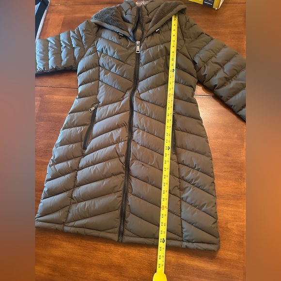 NWT DKNY Army Green Puffy winter coat - Picture 9 of 11